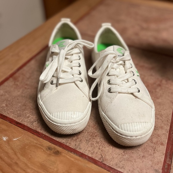 Cariuma OCA Low Off-White Canvas Sneaker Women - Women / Off-White / 8.5 - Picture 4 of 6